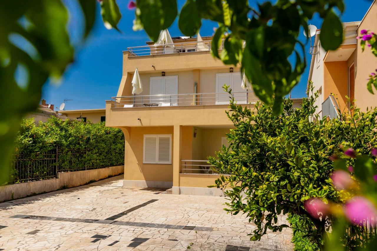 Apartments Mikulic Rogoznica  Bagian luar foto