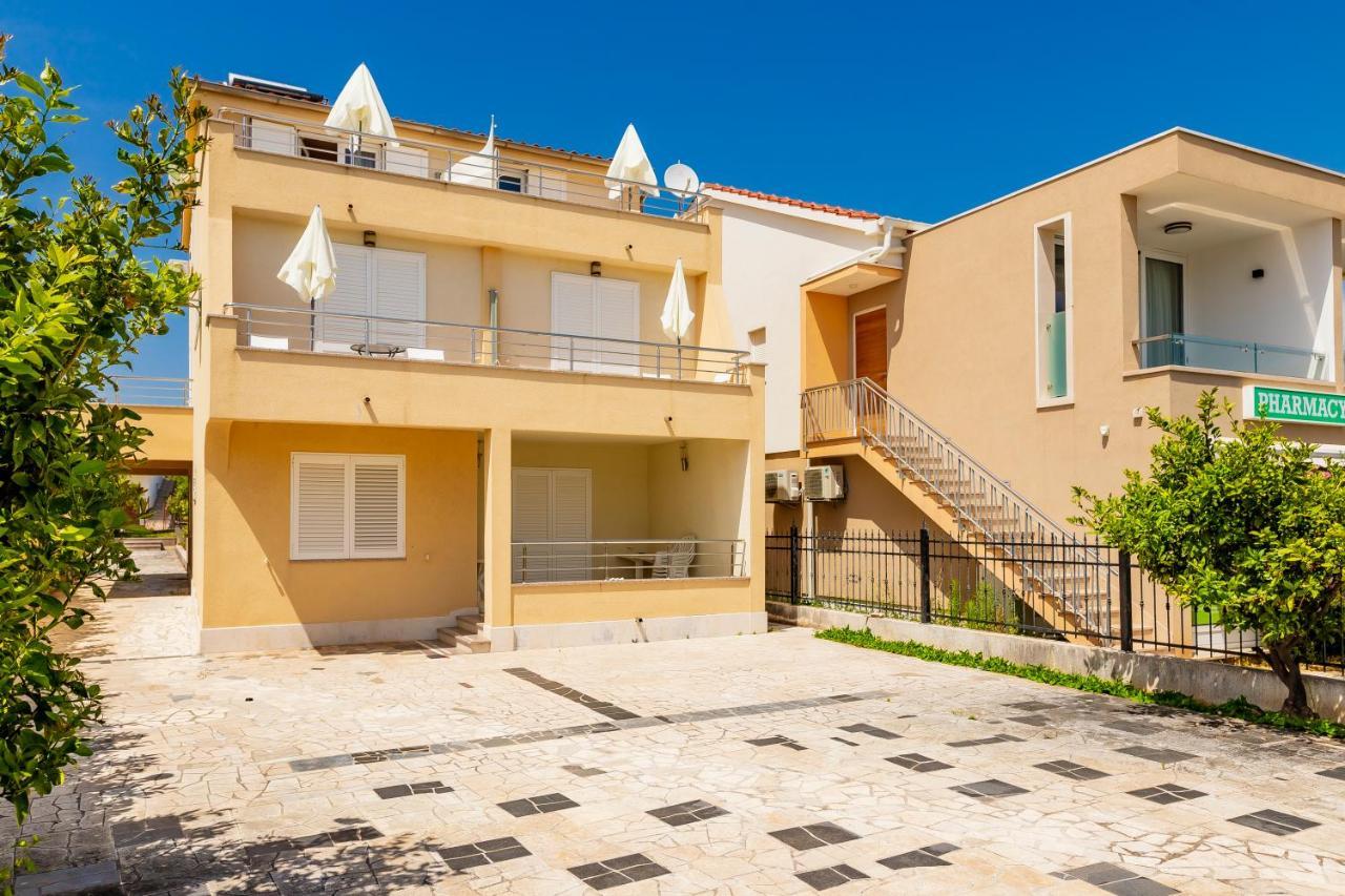 Apartments Mikulic Rogoznica  Bagian luar foto