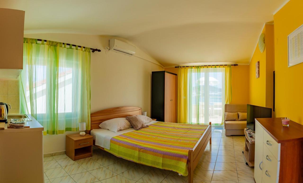 Apartments Mikulic Rogoznica  Bagian luar foto